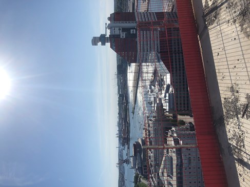 Utsikt från Platinan mot Läppstiftet med en klarblå himmel